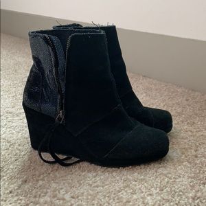 TOMS heel booties!!